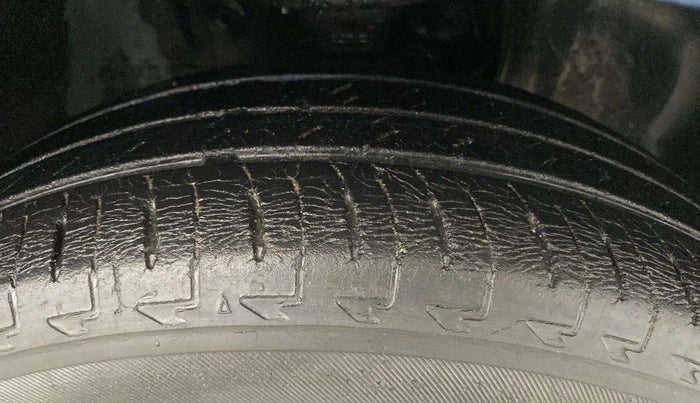 2017 Maruti IGNIS DELTA 1.2, Petrol, Manual, 36,152 km, Right Front Tyre Tread