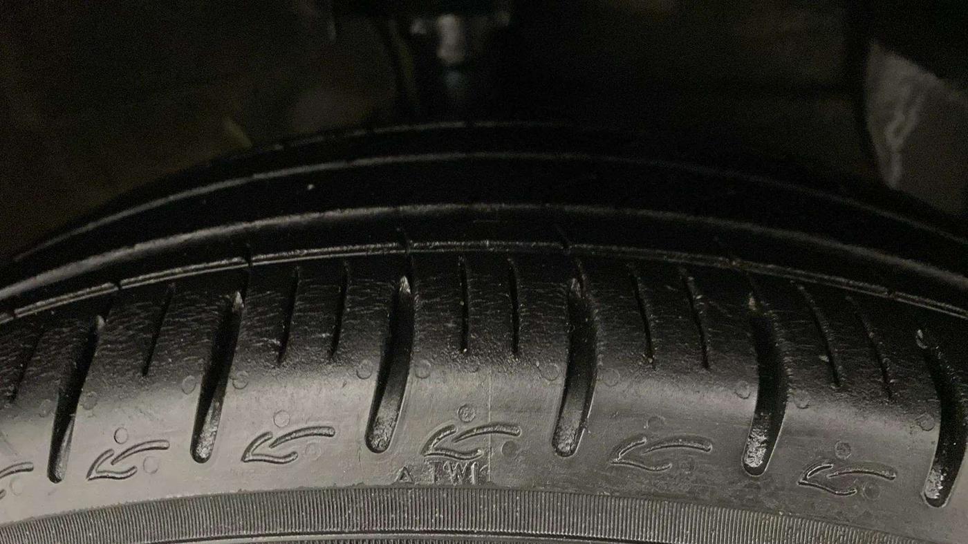 2021 Hyundai AURA S 1.2 AMT, Petrol, Automatic, 19,095 km, Right Front Tyre Tread