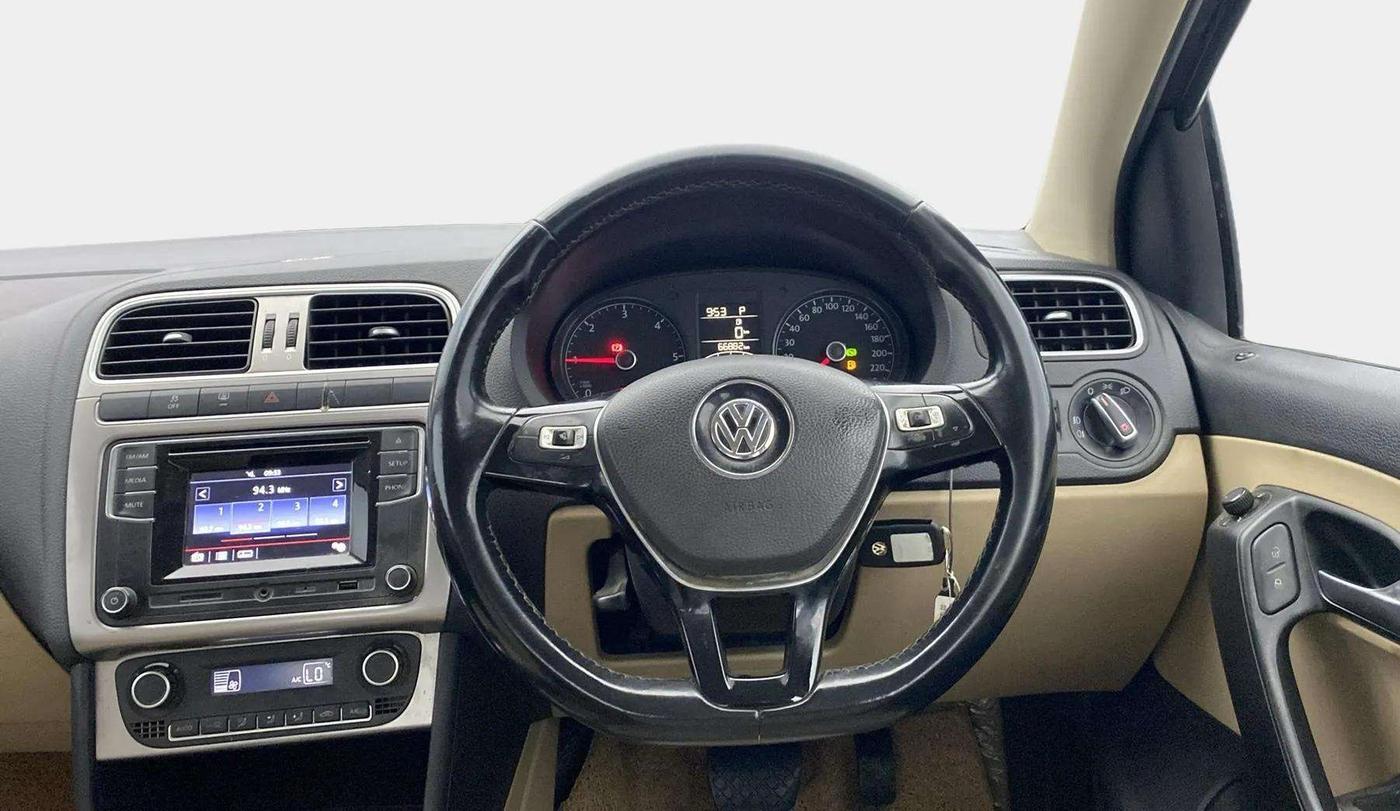 2017 Volkswagen Ameo HIGHLINE PLUS 1.5L AT 16 ALLOY, Diesel, Automatic, 66,860 km, Steering Wheel Close Up