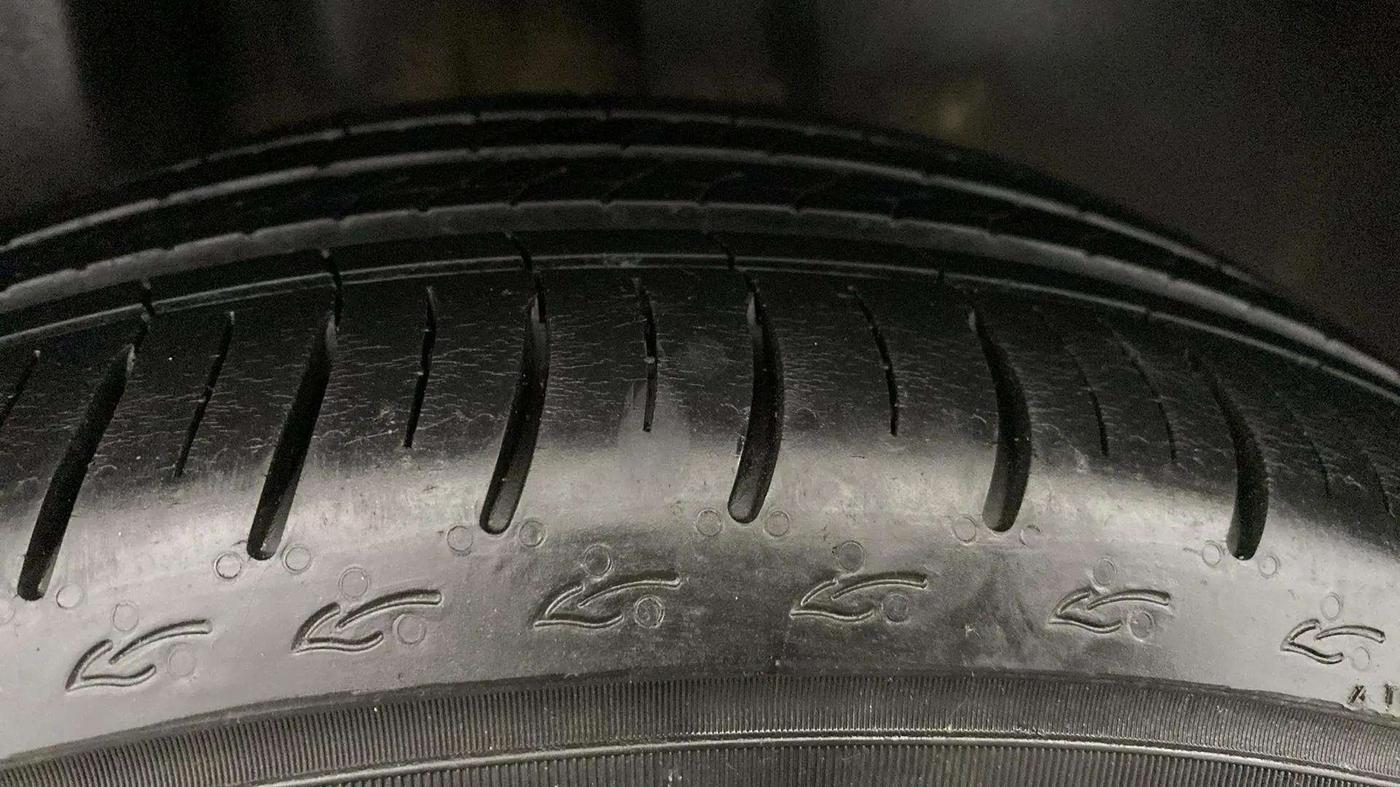 2017 Volkswagen Ameo HIGHLINE PLUS 1.5L AT 16 ALLOY, Diesel, Automatic, 66,860 km, Right Rear Tyre Tread