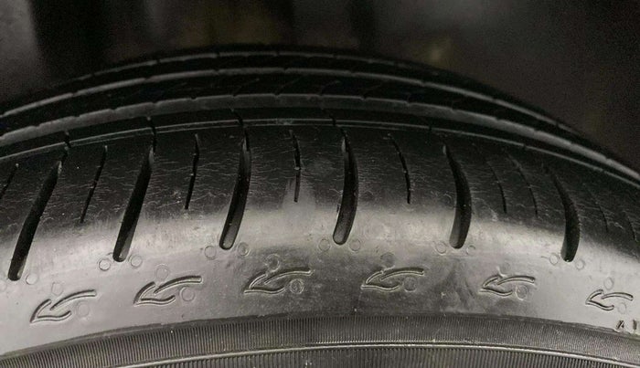 2017 Volkswagen Ameo HIGHLINE PLUS 1.5L AT 16 ALLOY, Diesel, Automatic, 66,860 km, Right Rear Tyre Tread