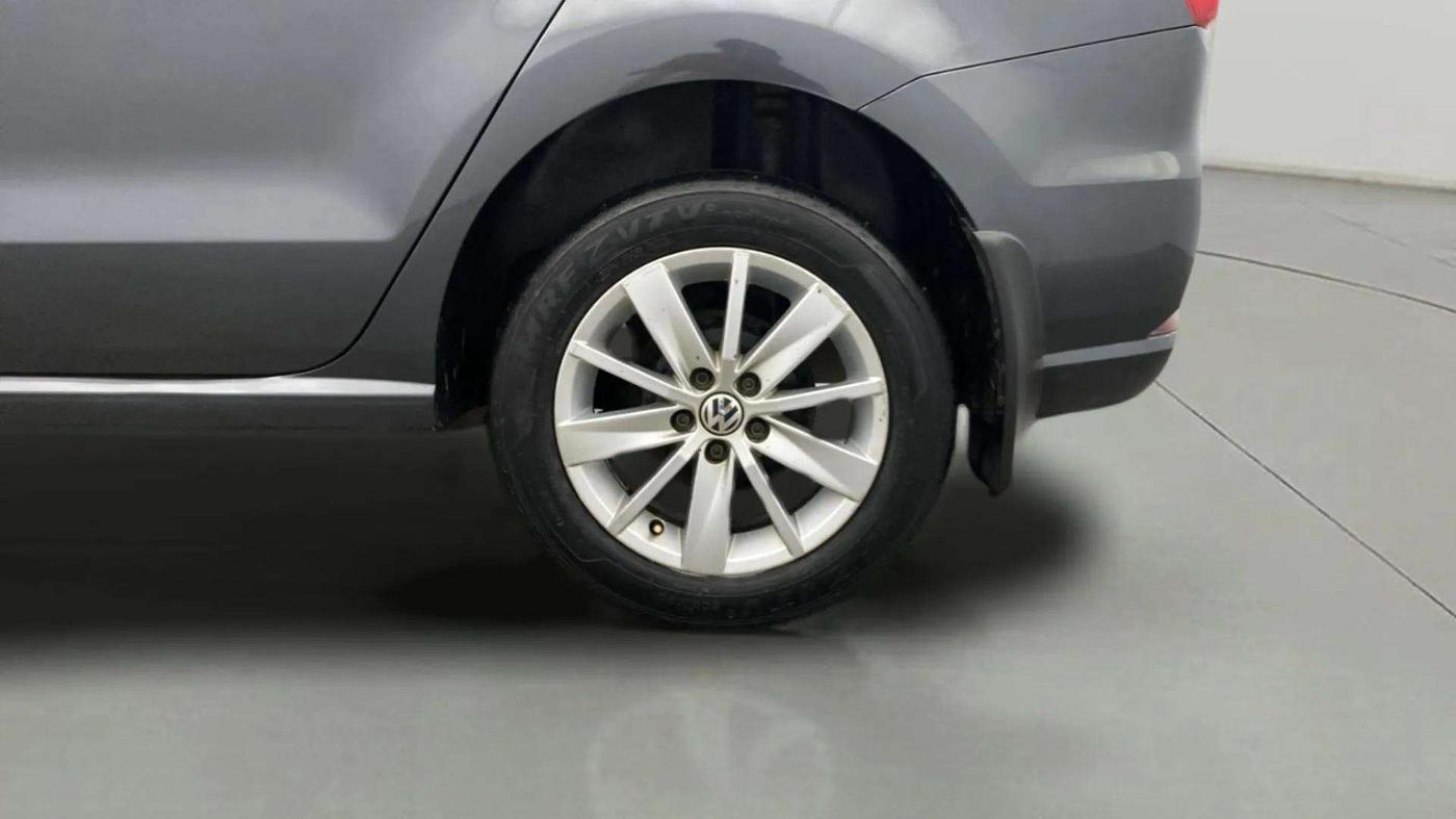 2017 Volkswagen Ameo HIGHLINE PLUS 1.5L AT 16 ALLOY, Diesel, Automatic, 66,860 km, Left Rear Wheel