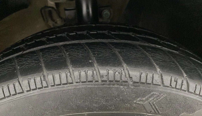 2017 Volkswagen Ameo HIGHLINE PLUS 1.5L AT 16 ALLOY, Diesel, Automatic, 66,860 km, Right Front Tyre Tread