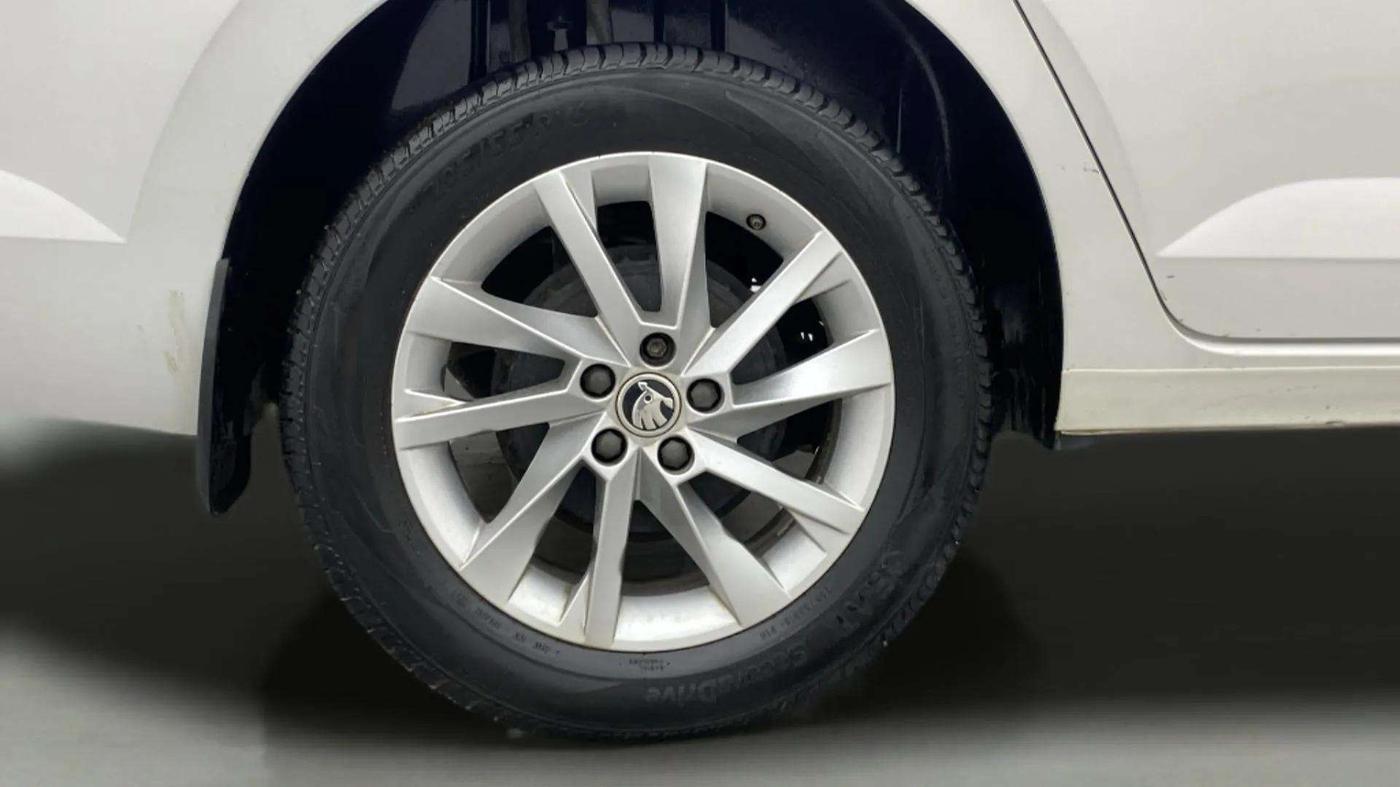 2023 Skoda SLAVIA AMBITION 1.0L TSI MT, Petrol, Manual, 28,961 km, Right Rear Wheel