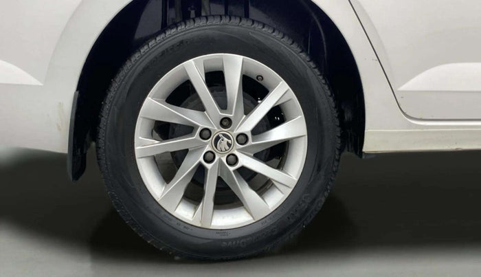 2023 Skoda SLAVIA AMBITION 1.0L TSI MT, Petrol, Manual, 28,828 km, Right Rear Wheel