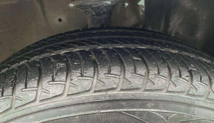 2019 Maruti New Wagon-R VXI 1.2, Petrol, Manual, 54,443 km, Right Front Tyre Tread