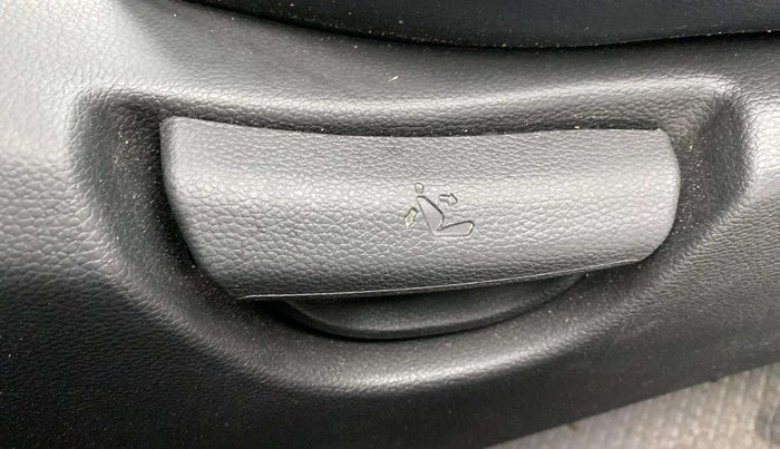 2018 Hyundai Grand i10 SPORTZ 1.2 KAPPA VTVT DUAL TONE, Petrol, Manual, 28,071 km, Driver Side Adjustment Panel