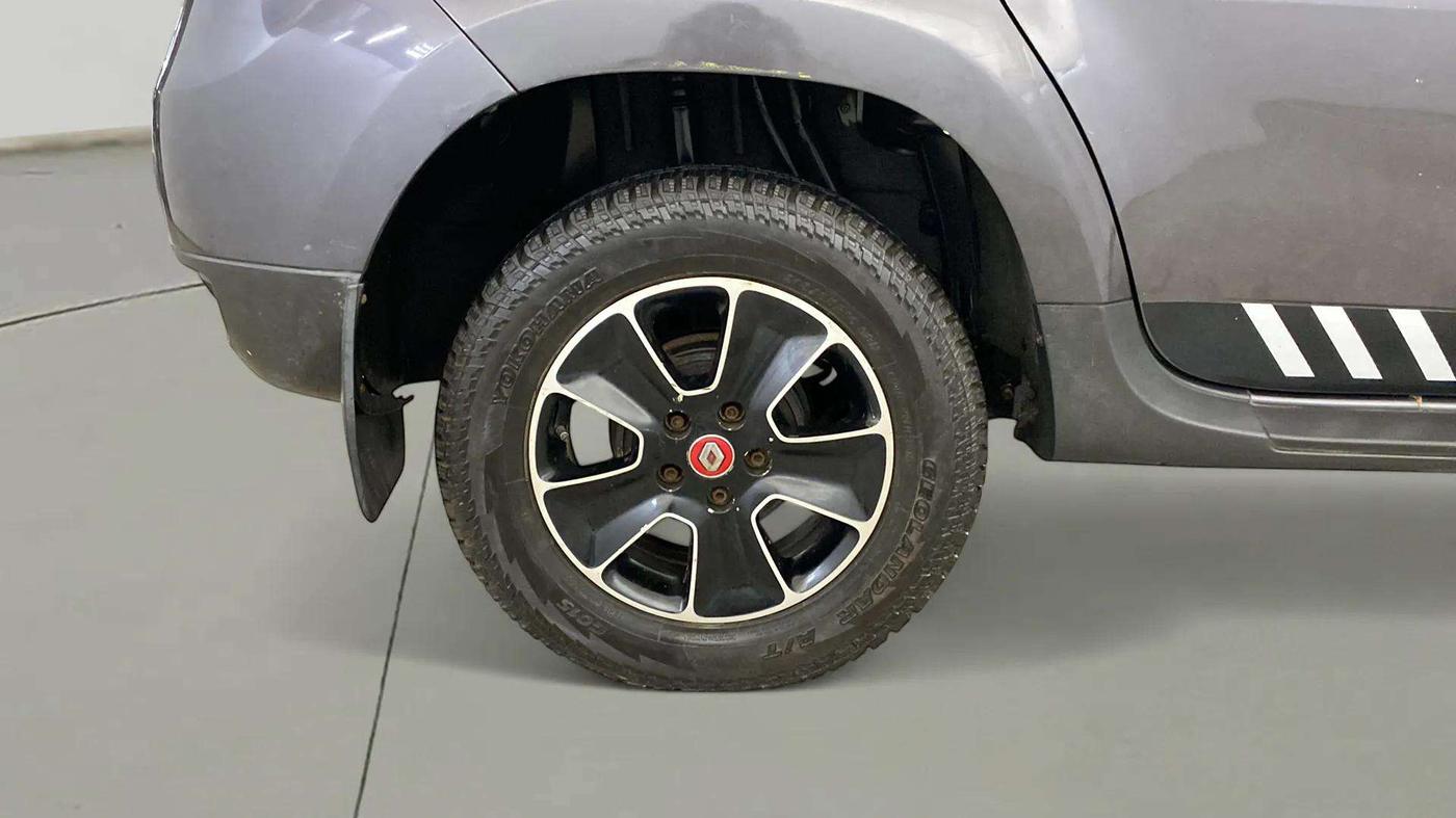 2018 Renault Duster RXS CVT, CNG, Automatic, 90,552 km, Right Rear Wheel