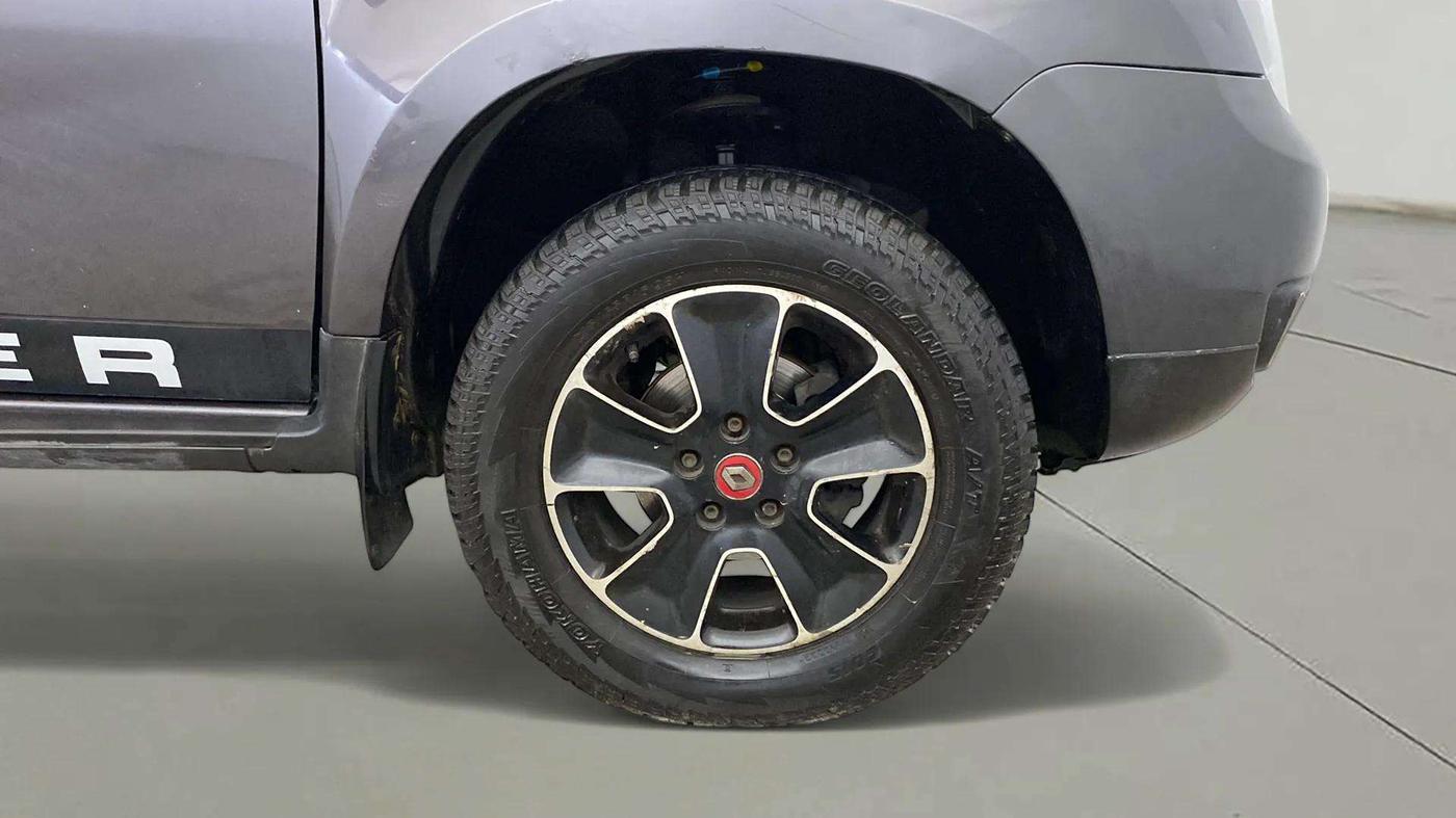 2018 Renault Duster RXS CVT, CNG, Automatic, 90,552 km, Right Front Wheel