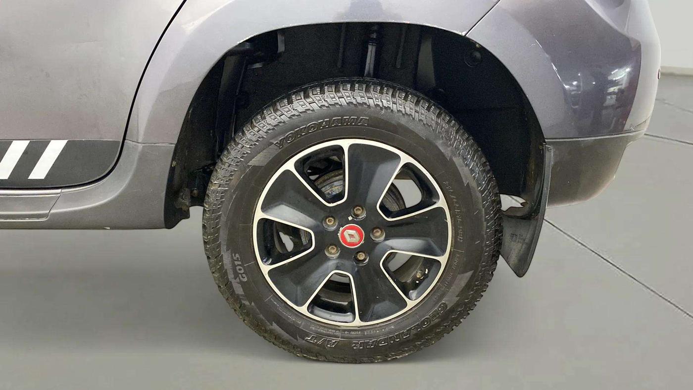 2018 Renault Duster RXS CVT, CNG, Automatic, 90,552 km, Left Rear Wheel