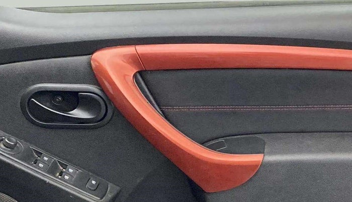 2018 Renault Duster RXS CVT, CNG, Automatic, 90,653 km, Driver Side Door Panels Control