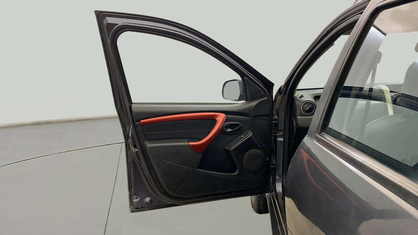 2018 Renault Duster RXS CVT, CNG, Automatic, 90,552 km, LHS Front Door