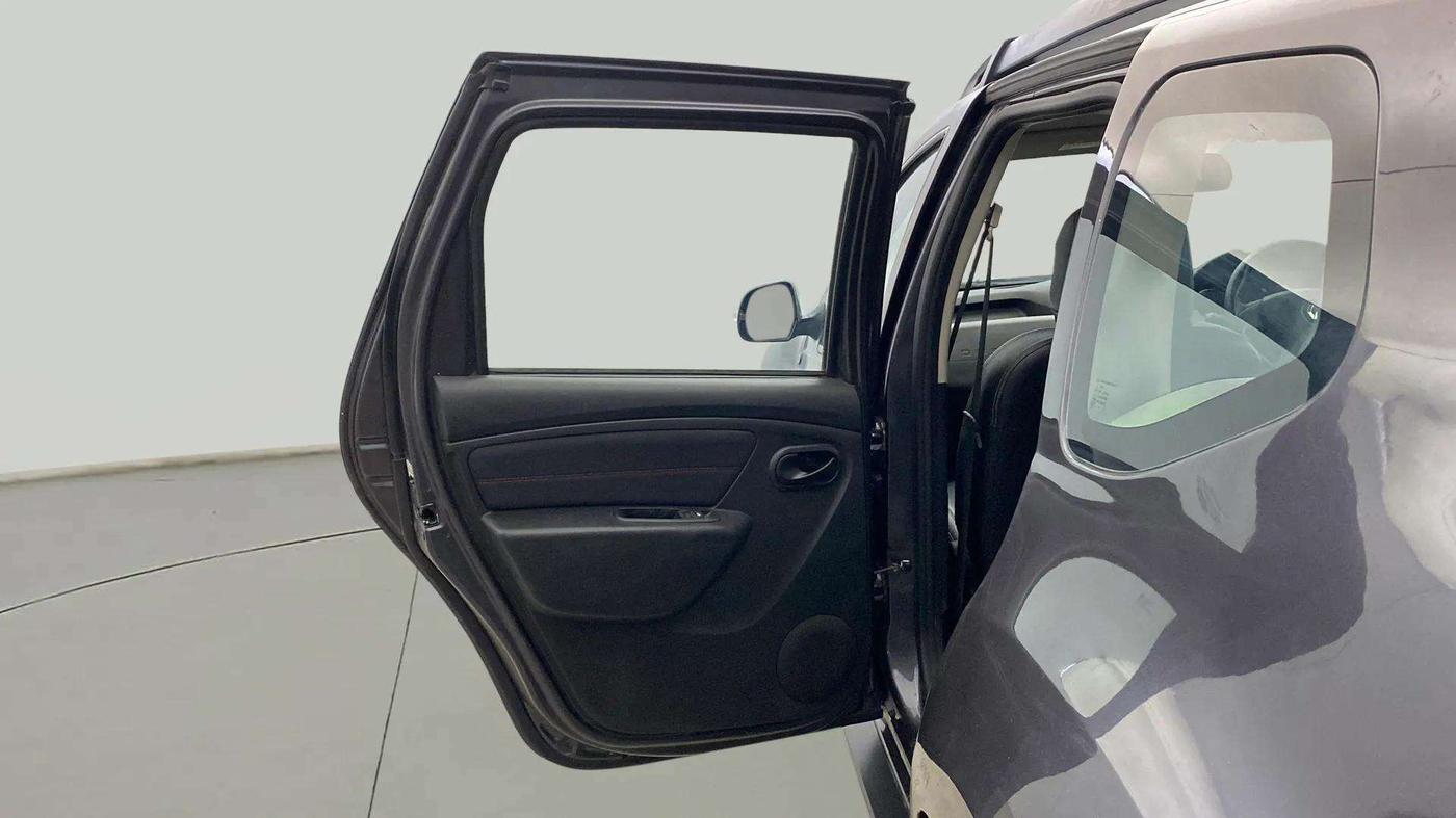 2018 Renault Duster RXS CVT, CNG, Automatic, 90,552 km, LHS Rear Door