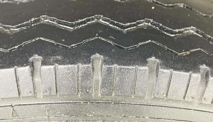 2022 Maruti Eeco 5 STR AC (O), Petrol, Manual, 35,396 km, Right Rear Tyre Tread