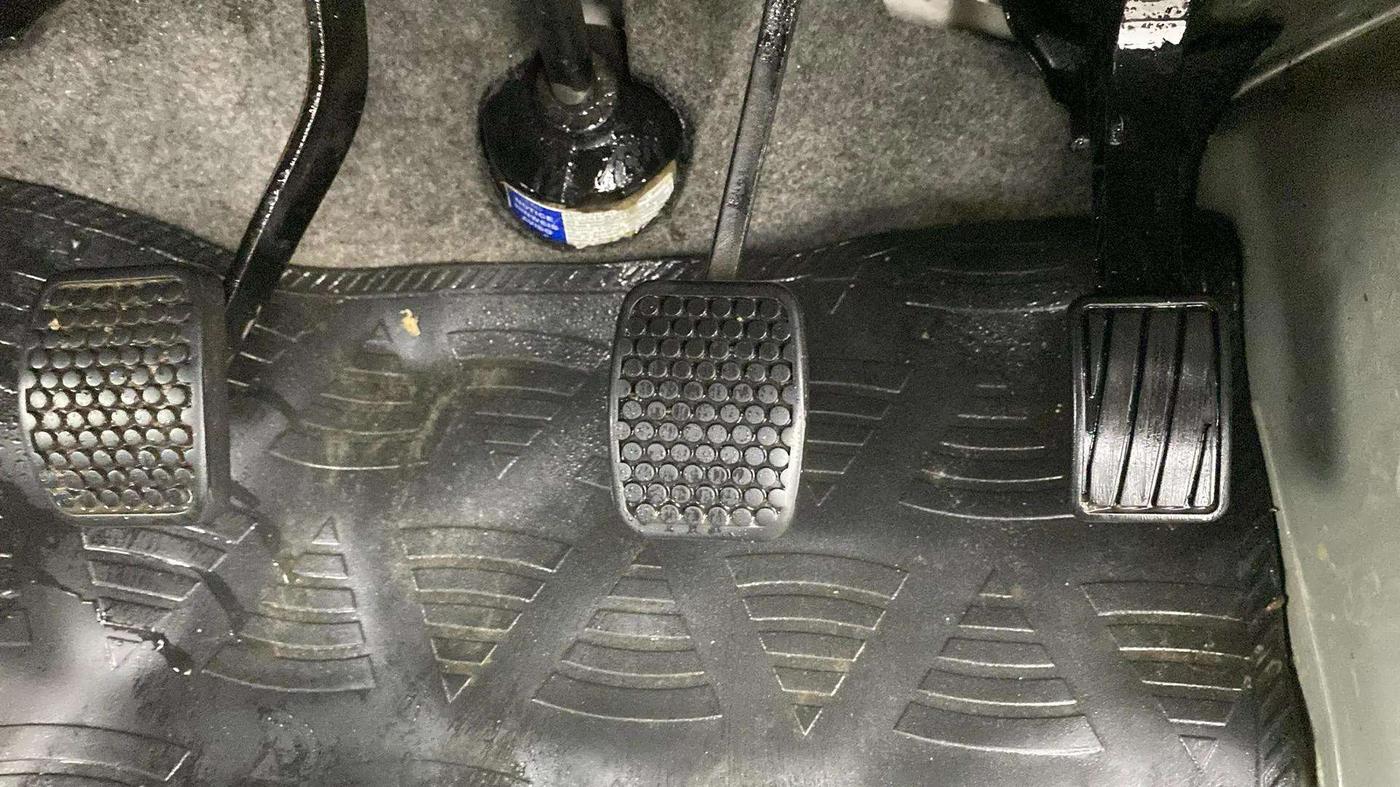 2022 Maruti Eeco 5 STR AC (O), Petrol, Manual, 35,396 km, Pedals