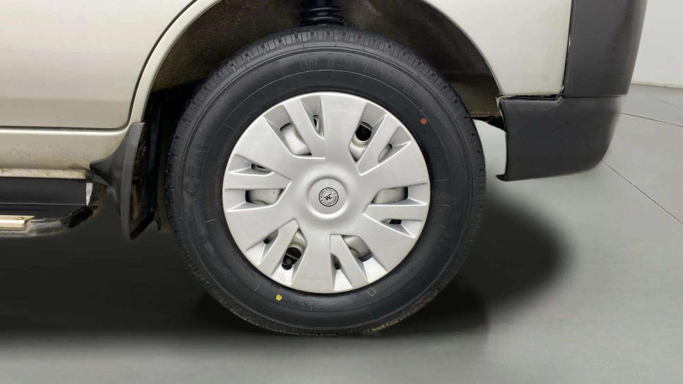 2022 Maruti Eeco 5 STR AC (O), Petrol, Manual, 35,396 km, Right Front Wheel