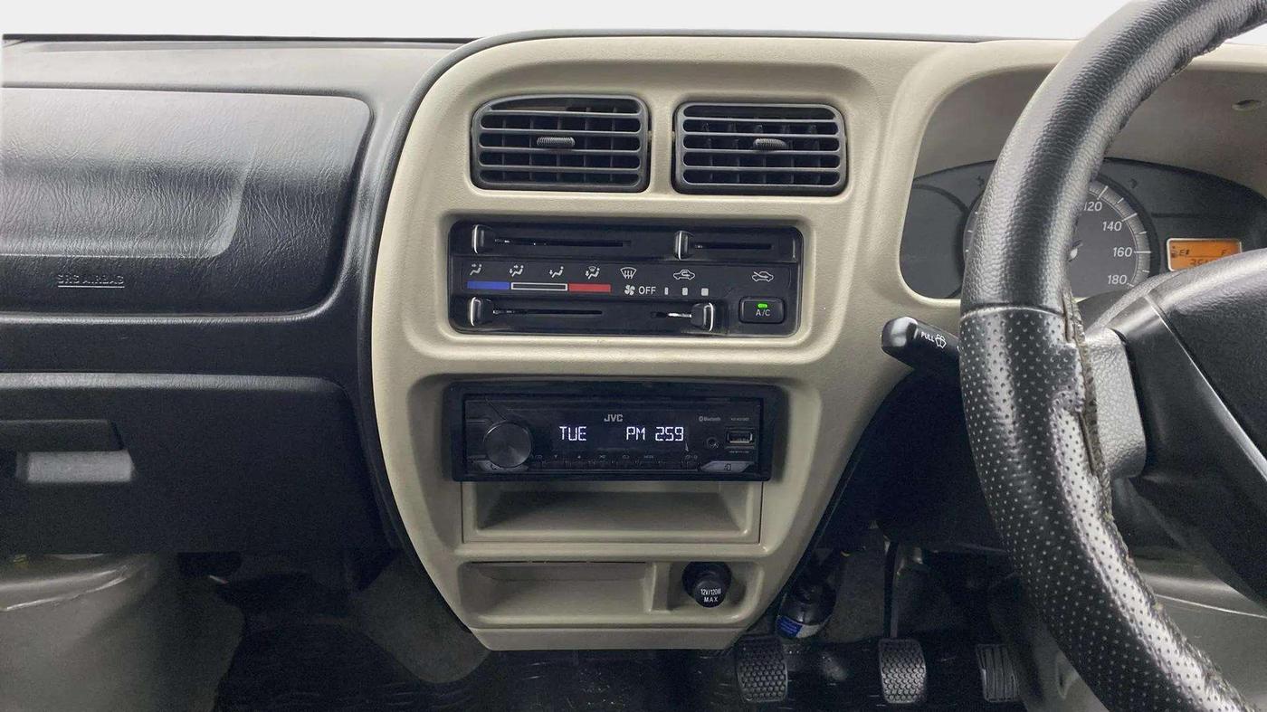 2022 Maruti Eeco 5 STR AC (O), Petrol, Manual, 35,396 km, Air Conditioner