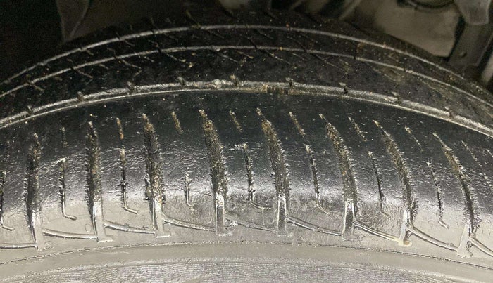 2018 Maruti Vitara Brezza VDI AMT, Diesel, Automatic, 1,07,293 km, Right Front Tyre Tread