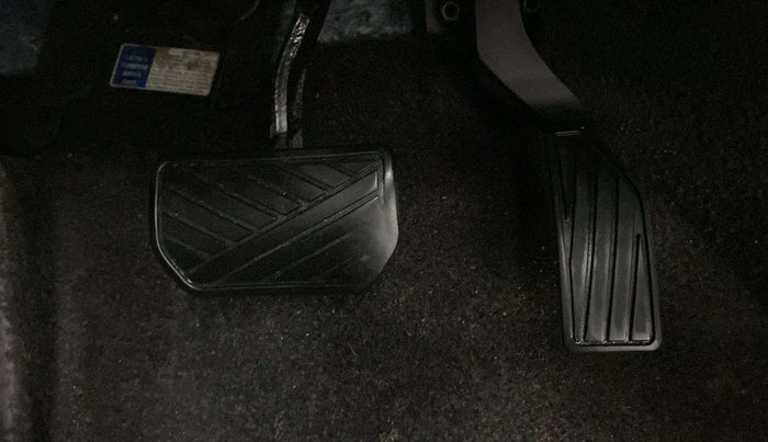 2018 Maruti Vitara Brezza VDI AMT, Diesel, Automatic, 1,07,293 km, Pedals