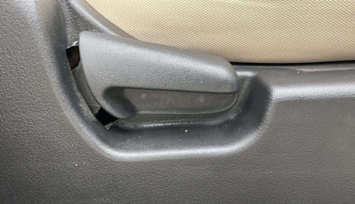2017 Maruti Wagon R 1.0 VXI, Petrol, Manual, 73,173 km, Driver Side Adjustment Panel