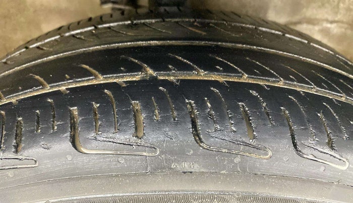 2017 Maruti Wagon R 1.0 VXI, Petrol, Manual, 73,173 km, Right Front Tyre Tread