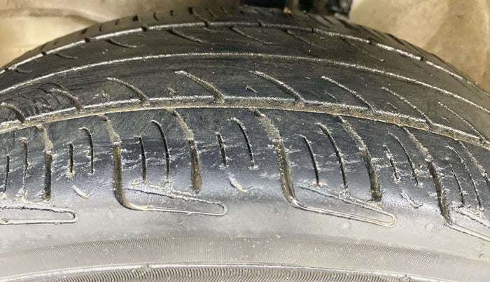 2017 Maruti Wagon R 1.0 VXI, Petrol, Manual, 73,173 km, Left Front Tyre Tread