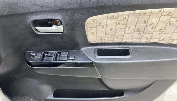2017 Maruti Wagon R 1.0 VXI, Petrol, Manual, 73,173 km, Driver Side Door Panels Control