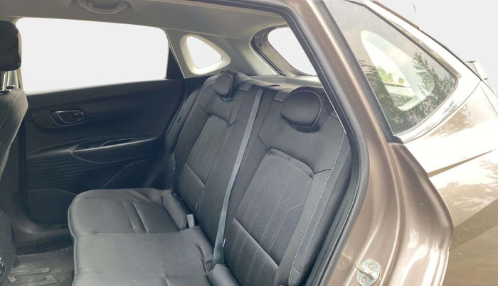 2021 Hyundai NEW I20 SPORTZ 1.2 MT, Petrol, Manual, 29,659 km, Right Side Rear Door Cabin