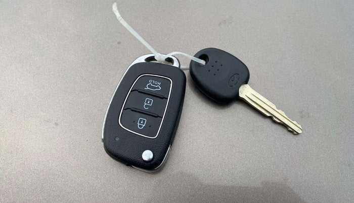 2021 Hyundai NEW I20 SPORTZ 1.2 MT, Petrol, Manual, 29,659 km, Key Close Up