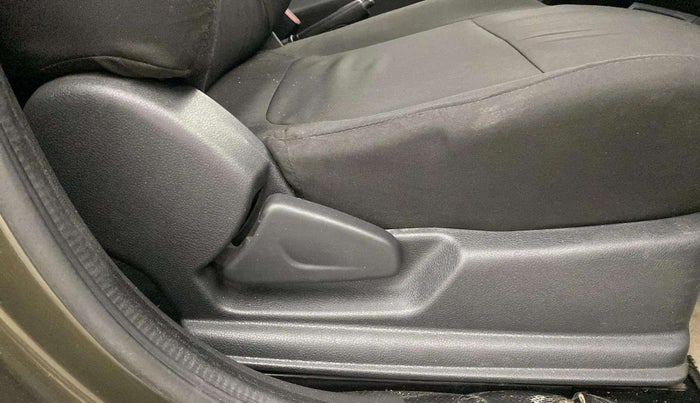 2016 Renault Kwid RXL, Petrol, Manual, 69,925 km, Driver Side Adjustment Panel