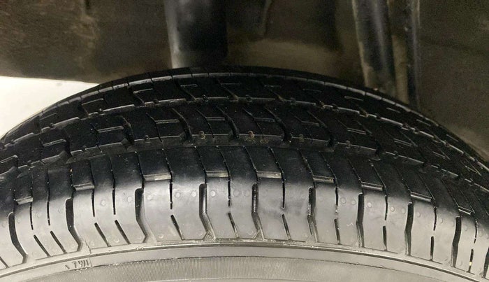 2016 Renault Kwid RXL, Petrol, Manual, 69,925 km, Right Rear Tyre Tread