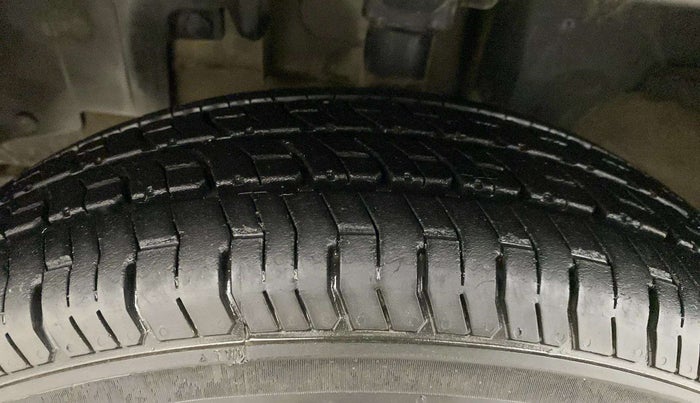 2016 Renault Kwid RXL, Petrol, Manual, 69,925 km, Left Front Tyre Tread