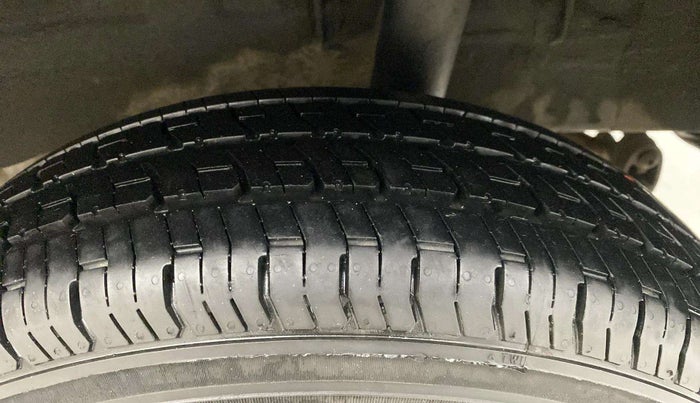 2016 Renault Kwid RXL, Petrol, Manual, 69,925 km, Left Rear Tyre Tread