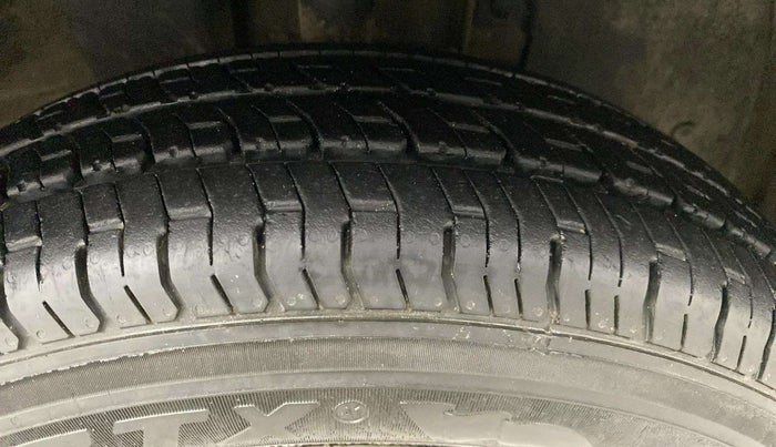 2016 Renault Kwid RXL, Petrol, Manual, 69,925 km, Right Front Tyre Tread