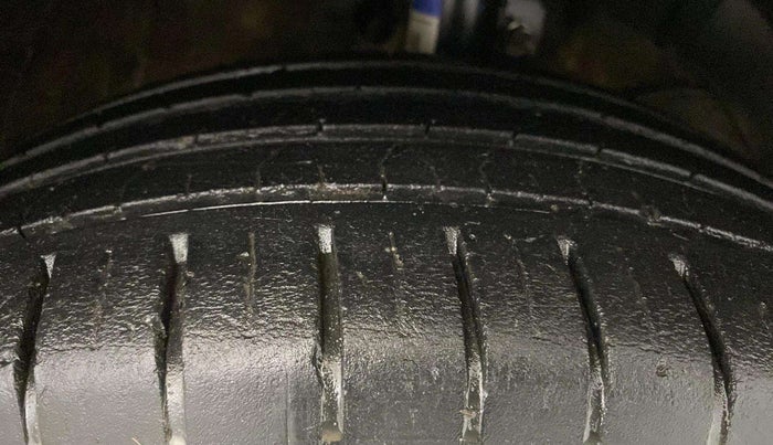 2021 Maruti Baleno ZETA PETROL 1.2, Petrol, Manual, 36,176 km, Right Front Tyre Tread