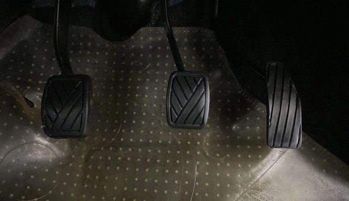 2014 Maruti Wagon R 1.0 VXI, Petrol, Manual, 70,185 km, Pedals