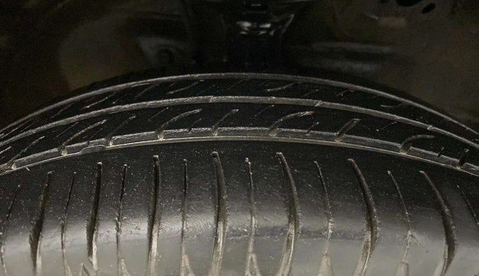 2014 Maruti Wagon R 1.0 VXI, Petrol, Manual, 70,185 km, Right Front Tyre Tread