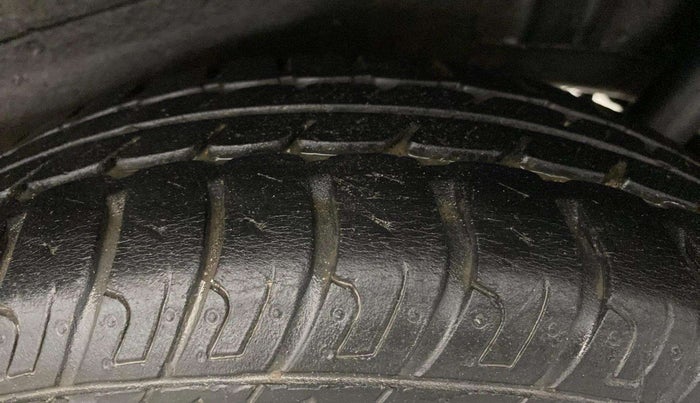 2014 Maruti Wagon R 1.0 VXI, Petrol, Manual, 70,185 km, Left Rear Tyre Tread