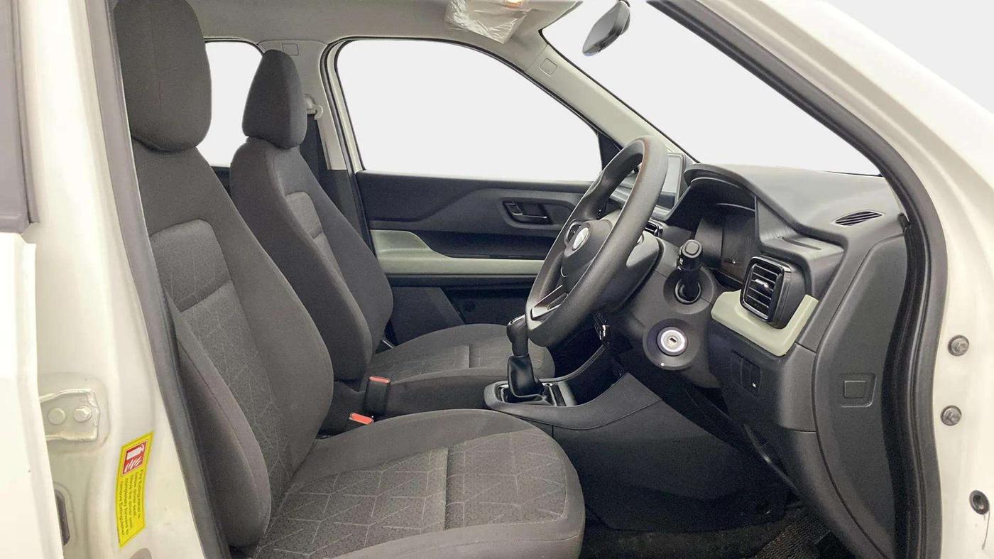 2024 Tata PUNCH ADVENTURE RHYTHM CNG, CNG, Manual, 31,817 km, Right Side Front Door Cabin