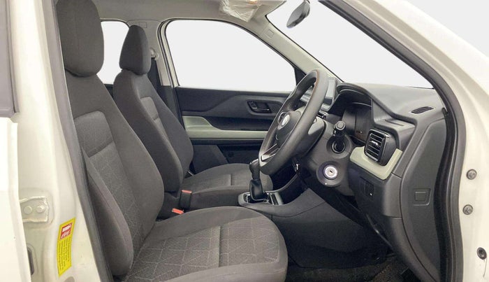 2024 Tata PUNCH ADVENTURE RHYTHM CNG, CNG, Manual, 31,817 km, Right Side Front Door Cabin