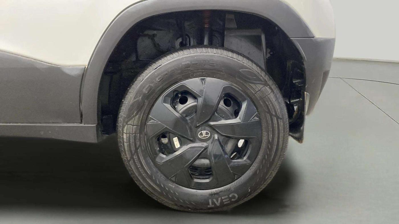 2024 Tata PUNCH ADVENTURE RHYTHM CNG, CNG, Manual, 31,817 km, Left Rear Wheel