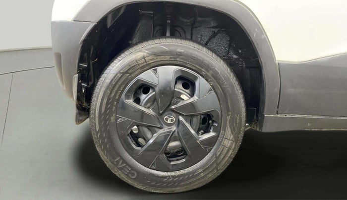 2024 Tata PUNCH ADVENTURE RHYTHM CNG, CNG, Manual, 31,817 km, Right Rear Wheel