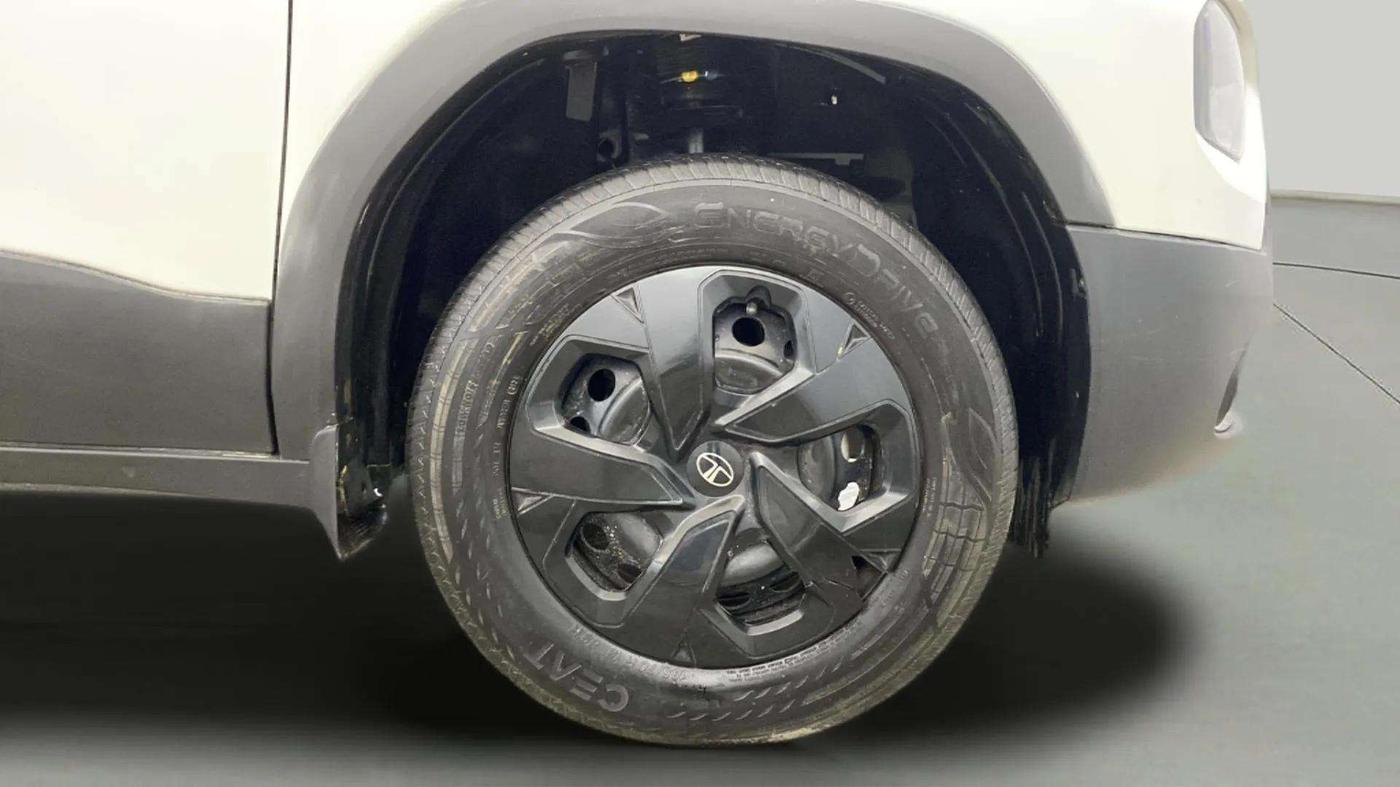 2024 Tata PUNCH ADVENTURE RHYTHM CNG, CNG, Manual, 31,817 km, Right Front Wheel