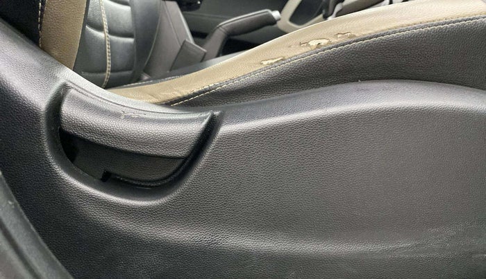2016 Hyundai Creta E PLUS 1.6 PETROL, Petrol, Manual, 45,265 km, Driver Side Adjustment Panel