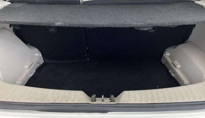 2021 Mahindra XUV300 W6 1.2 PETROL, Petrol, Manual, 60,798 km, Boot Open Zoomed View