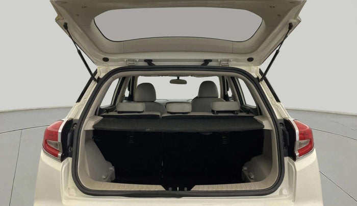 2021 Mahindra XUV300 W6 1.2 PETROL, Petrol, Manual, 60,798 km, Boot Inside