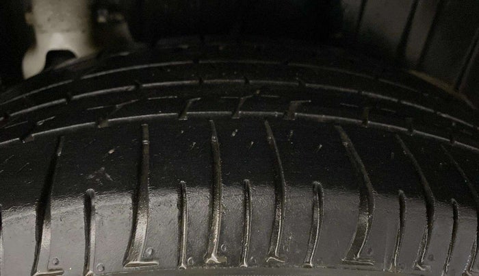 2021 Mahindra XUV300 W6 1.2 PETROL, Petrol, Manual, 60,798 km, Left Rear Tyre Tread