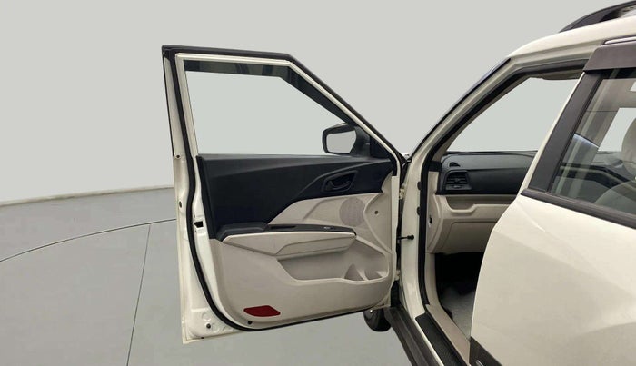 2021 Mahindra XUV300 W6 1.2 PETROL, Petrol, Manual, 60,798 km, LHS Front Door