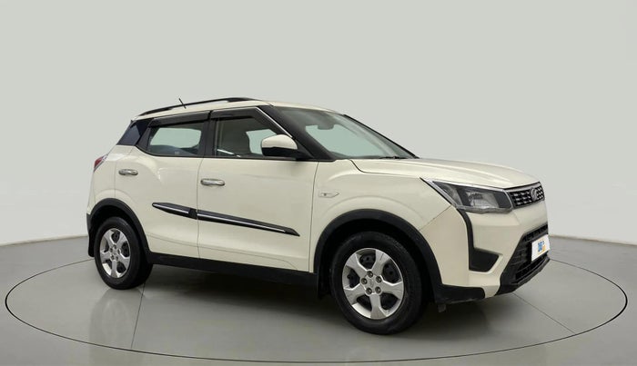 2021 Mahindra XUV300 W6 1.2 PETROL, Petrol, Manual, 60,798 km, Right Front Diagonal