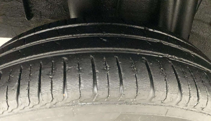 2019 Renault TRIBER RXZ, Petrol, Manual, 24,245 km, Right Rear Tyre Tread